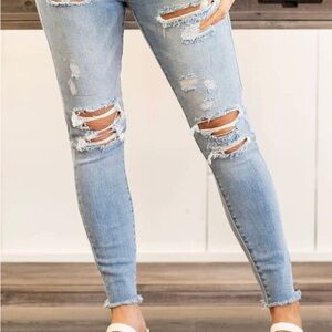 Cello Light Wash High Rise Destroy Frayed Ankle Skinny | Size 11